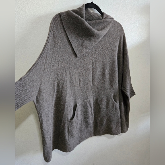 Aqua Cashmere Poncho Pullover Sweater w/ Pouch Split Neck 3/4 Sleeve Size Medium - Picture 3 of 7